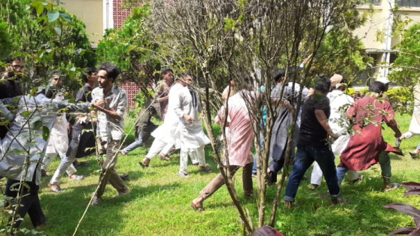 ইবিতে সিনিয়র-জুনিয়রের মারামারি