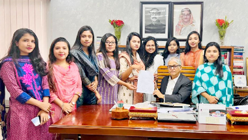 ঢাবিতে মেয়েদের হলে প্রবেশের সময় বৃদ্ধিসহ ৮ দাবিতে ছাত্রলীগের স্মারকলিপি