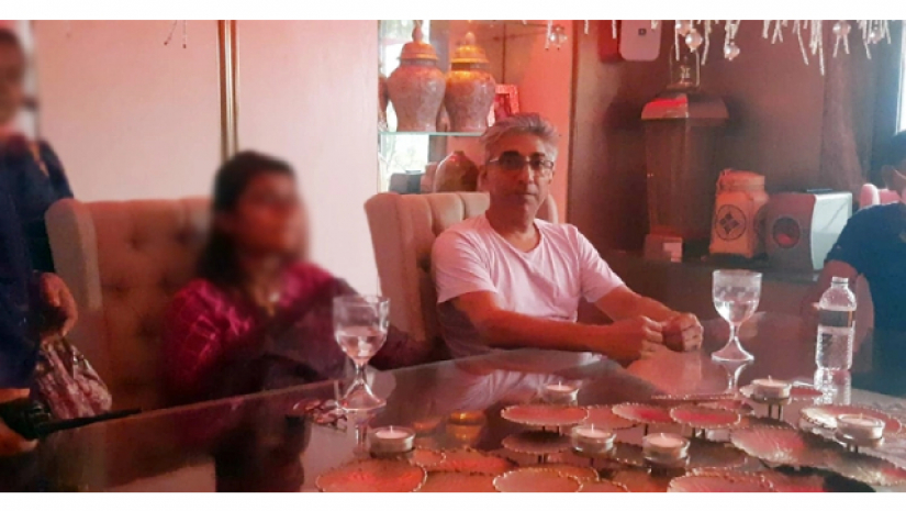 বিলাসবহুল ফ্ল্যাটে মিনিবার, পরিচালক সেলিম আটক