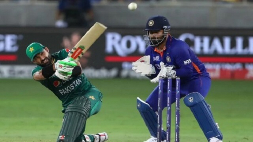 এক বল বাকি থাকতে ভারতকে হারিয়ে দেয় পাকিস্তান