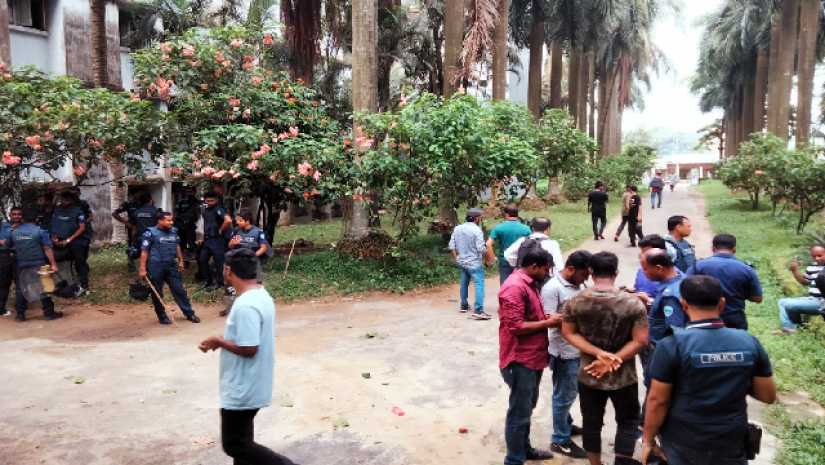 ক্যাম্পাসে পুলিশ মোতায়েন