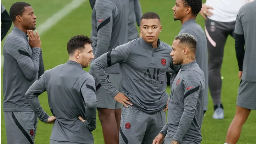 পিএসজি-জুভেন্টাসের হাইভোল্টেজ ম্যাচ