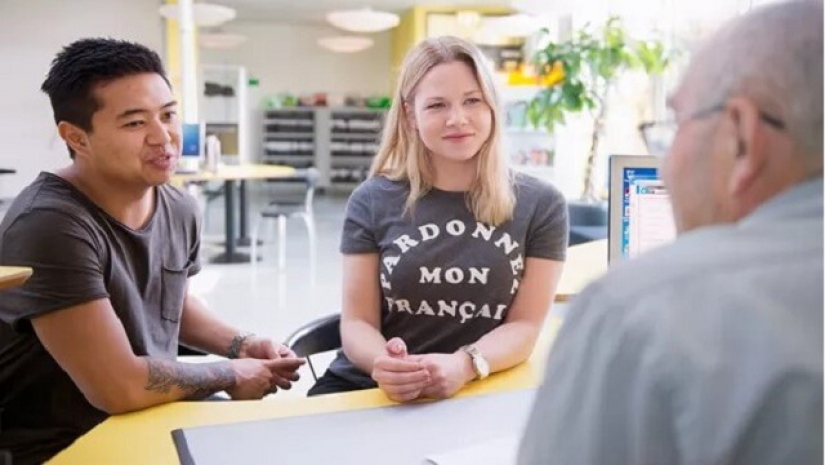 বিনামূল্যে পড়ার সুযোগ দেয় সুইডেন