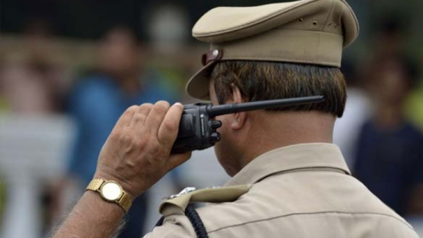 সহকর্মীর সঙ্গে প্রেম নিয়ে দুই পুলিশের ঝগড়া, থানায় গুলিবর্ষণ