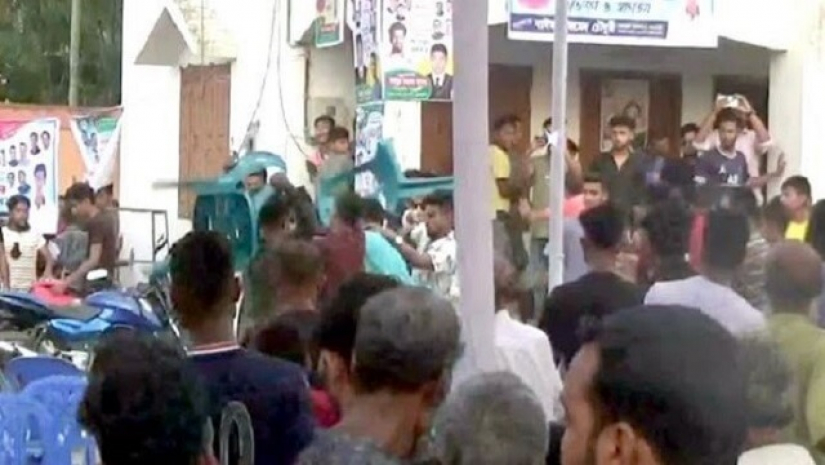 প্রতিমন্ত্রীর সামনে মারামারিতে জড়ান ছাত্রলীগের নেতাকর্মীরা