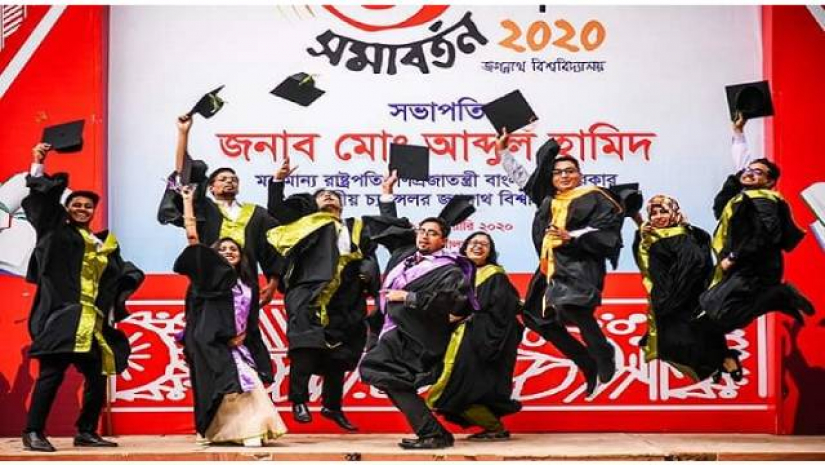 ২০২০ সালে বিশ্ববিদ্যালয়টির প্রথম সমাবর্তনে শিক্ষার্থীদের উচ্ছ্বাস