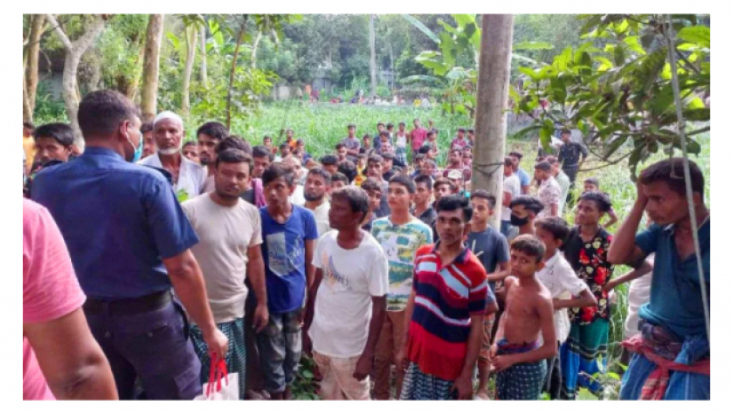 ছাত্রীকে নিয়ে পালিয়ে গেলেন প্রধান শিক্ষক