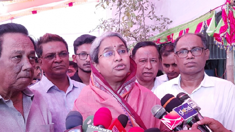 সাংবাদিকদের সাথে শিক্ষামন্ত্রী