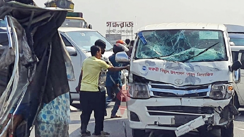 কাচপুরে মাইক্রোবাস-অটোরিকশা সংঘর্ষে নিহত ৫