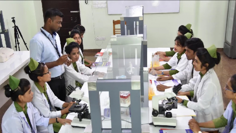 নার্সিং শিক্ষার্থী