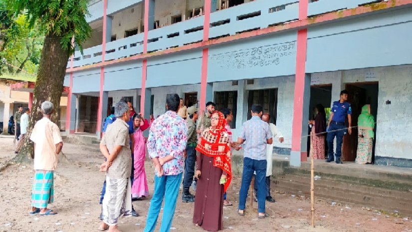 উপ নির্বাচনে ভোটগ্রহণ