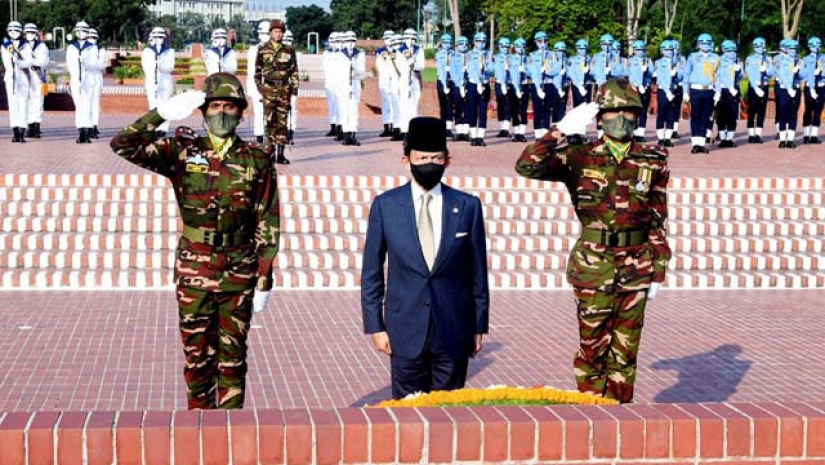 জাতীয় স্মৃতিসৌধে ব্রুনাই সুলতানের শ্রদ্ধা