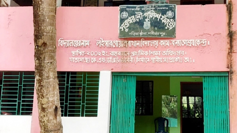 বিদ্যালয় ভবনে চলছে নৌ-পুলিশ ফাঁড়ির কার্যক্রম