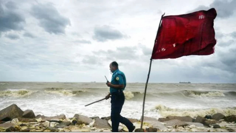 উপকূলে সতর্কতা সংকেত
