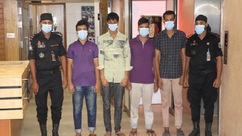 প্রতারিত হয়ে জাল নোট তৈরি শুরু করেন অনার্স পড়ুয়া সাব্বির