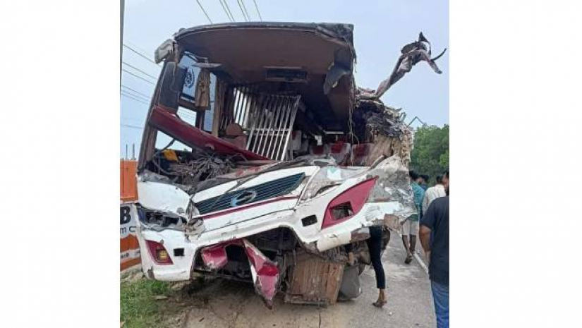দুর্ঘটনার কবলিত বাস