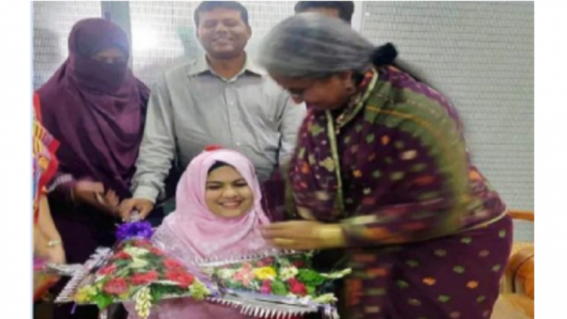 শিক্ষামন্ত্রীর সঙ্গে তামান্নার সাক্ষাৎ