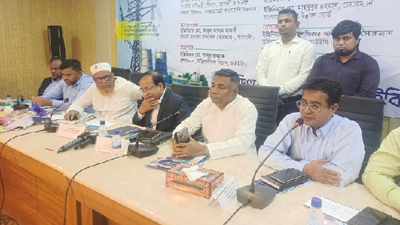 সাংবাদিকদের সাথে পিডিবি চেয়ারম্যান