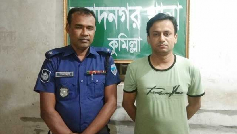 পুলিশের হাতে আটক অভিযুক্ত শিক্ষক সাজু