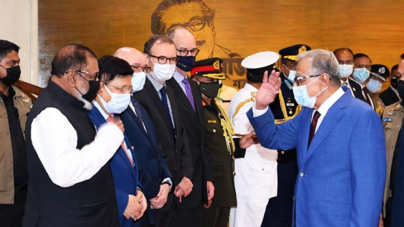 ১৬ দিনের বিদেশ সফরে ঢাকা ছাড়ছেন রাষ্ট্রপতি