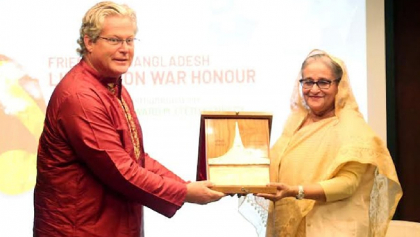 অ্যাডওয়ার্ড কেনেডিকে ‘ফ্রেন্ডস অব লিবারেশন ওয়ার’ সম্মাননা