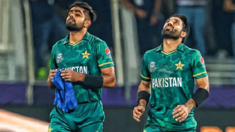 পর পর দুই ওভারেই ফিরে গেলেন বাবর-রিজওয়ান