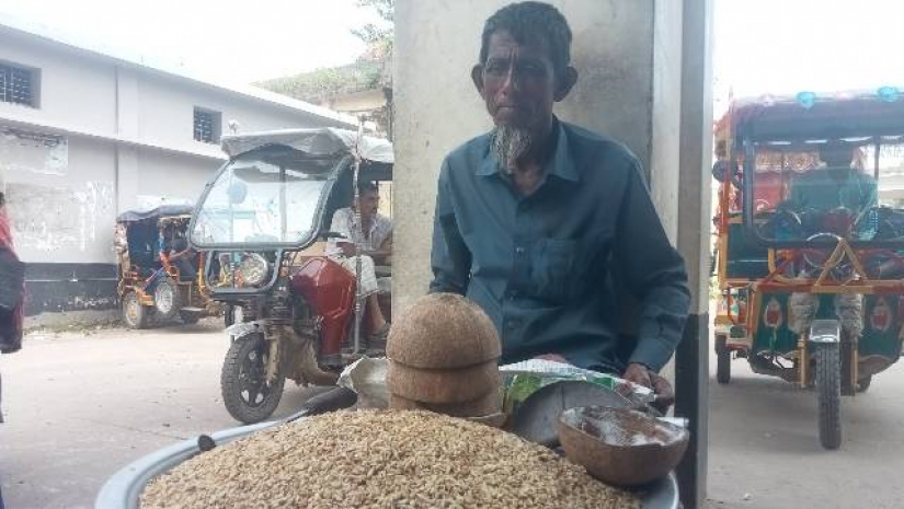 ৩৫ বছরের পেশায় থাকতে চান না আজিজুল পণ্ডিত 