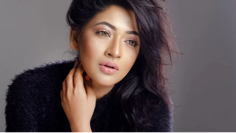 শীতের শুষ্ক বাতাসে প্রাণহীন হয়ে পড়ে ঠোঁট