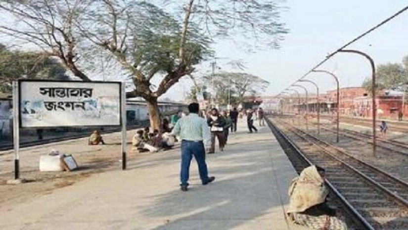 সান্তাহার রেলওয়ে জংশন স্টেশনে