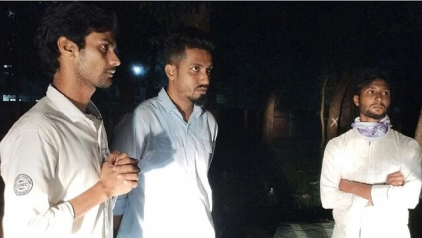 রাবি ক্যাম্পাস থেকে আটক তিন বহিরাগত