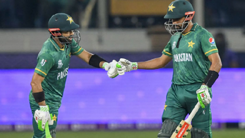 ইংল্যান্ডকে ১৩৮ রানের টার্গেট দিল পাকিস্তান