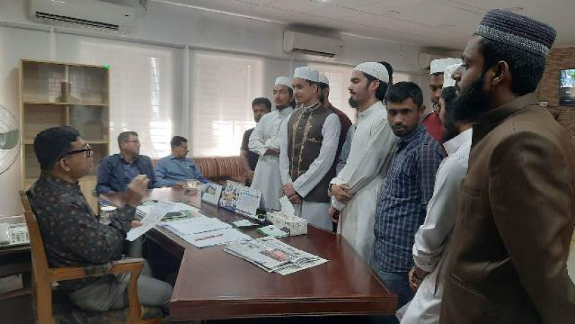 অধ্যক্ষ বরাবর স্মারকলিপি প্রদান করেছে ইসলামী ছাত্র আন্দোলন বাংলাদেশ