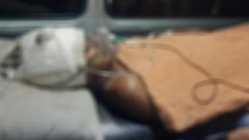 দুর্বৃত্তদের কোপে ছাত্রলীগ কর্মী নাহিদ আহত হয়েছেন