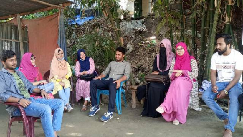 গবি ক্যাম্পাসে আড্ডায় শিক্ষার্থীরা