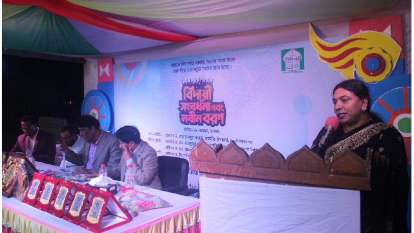 প্রবীনদের বিদায়ে ভাটা পড়েছে নবীনবরণের আনন্দ