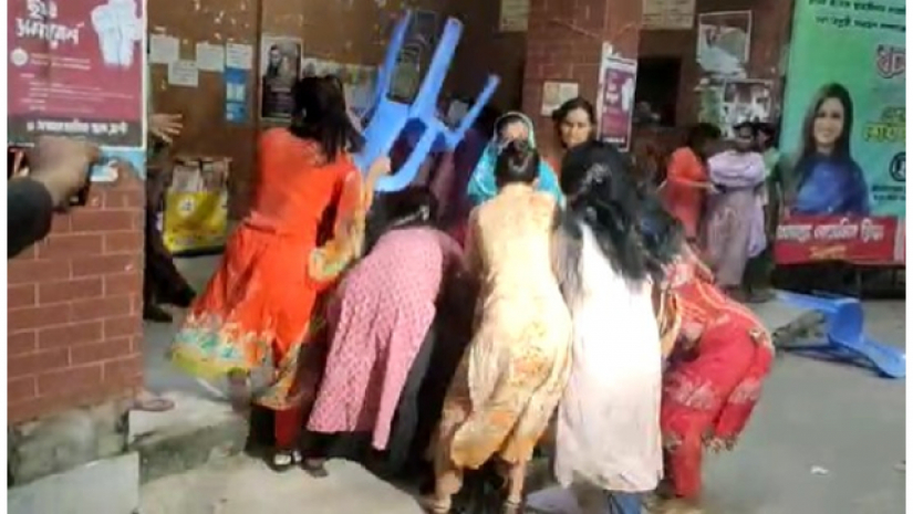 ইডেন কলেজের দুই পক্ষের মারামারি