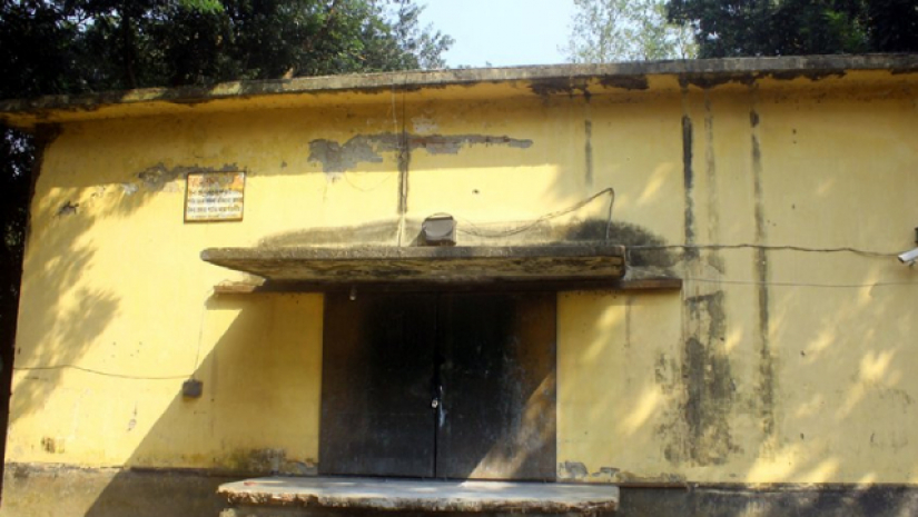 খাদ্যগুদামের সোয়া ২০০ মে.টন চাল আত্মসাৎ