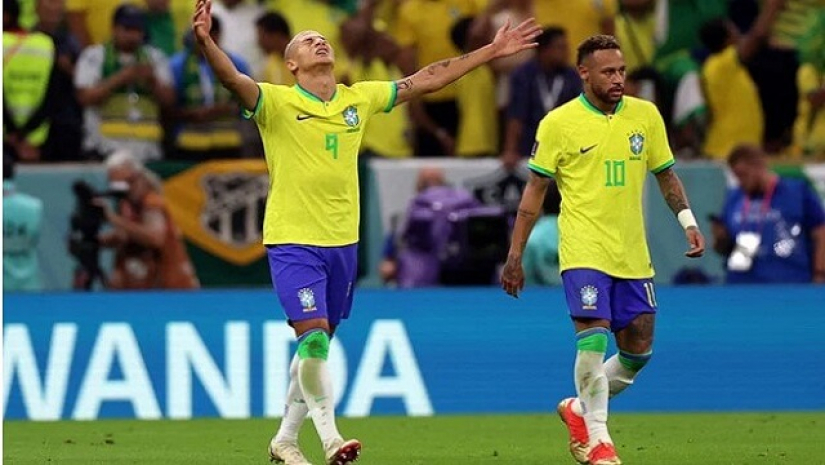 গোলের পর রিচার্লিসনের উদযাপন, পাশে নেইমার