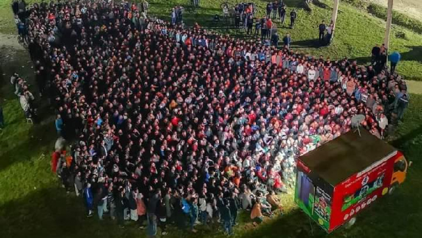 রাবিতে জায়ান্ট স্ক্রিনে খেলা দেখা