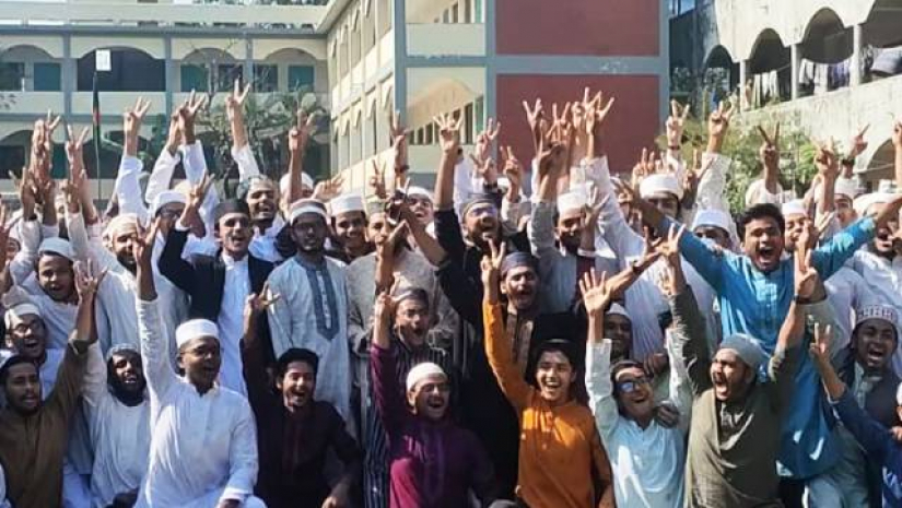তা’মীরুল মিল্লাত মাদ্রাসা শিক্ষার্থীদের উল্লাস