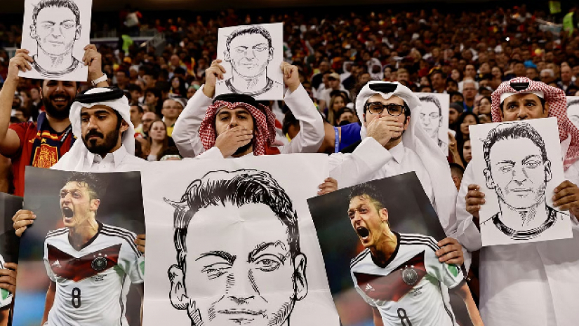 জার্মানিকে ওজিলের কথা স্মরণ করিয়ে দিলেন সমর্থকরা