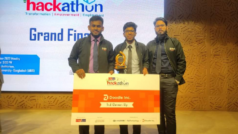 ইনোভেশন হ্যাকাথনে সাফল্য ডিজিটাল ইউনিভার্সিটির শিক্ষার্থীদের
