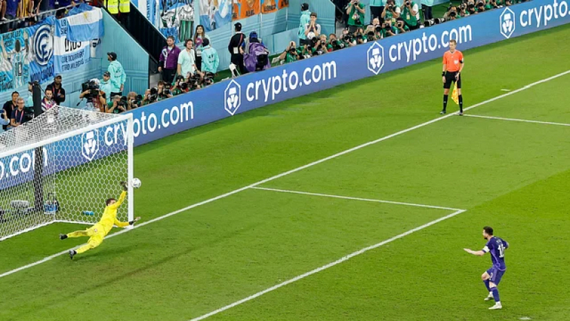 পেনাল্টি ঠেকাচ্ছেন সেজনি