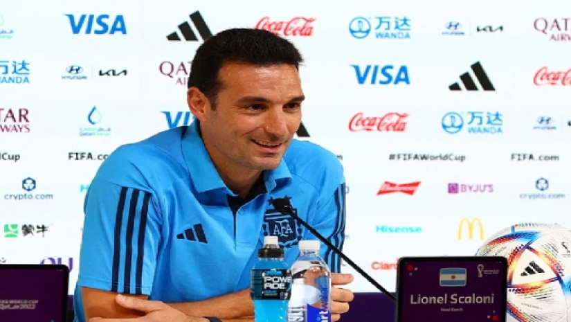 সংবাদ সম্মেলনে আর্জেন্টিনার কোচ লিওনেল স্কালোনি