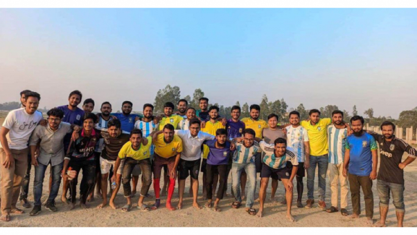 খেলার আগে দুই দলের খেলোয়াড়রা