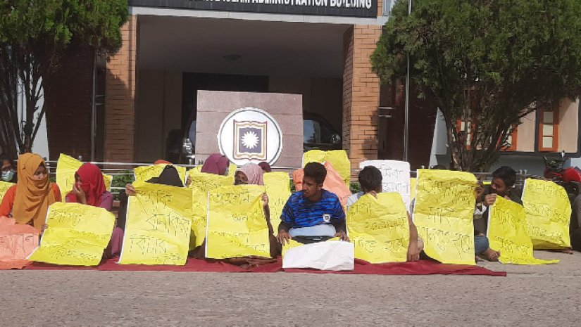 অনশনরত শিক্ষার্থীরা