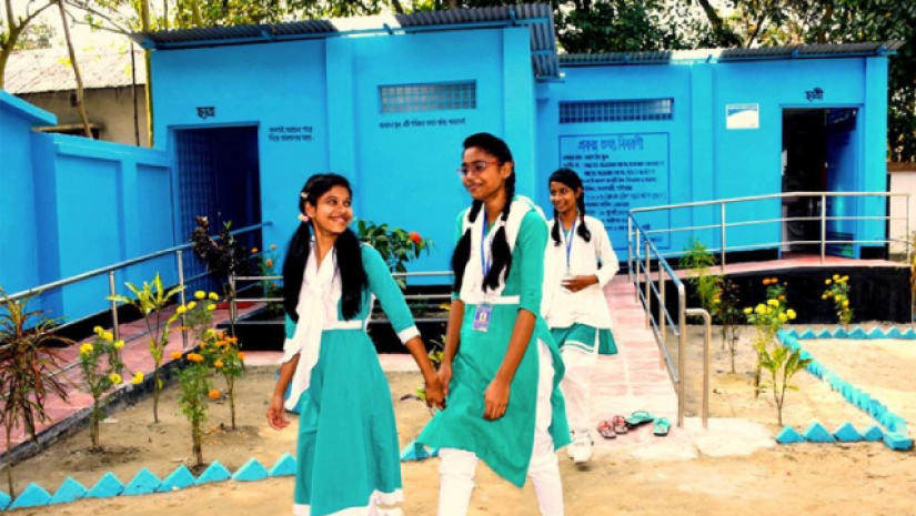 ছাত্র-ছাত্রীদের পৃথক টয়লেট