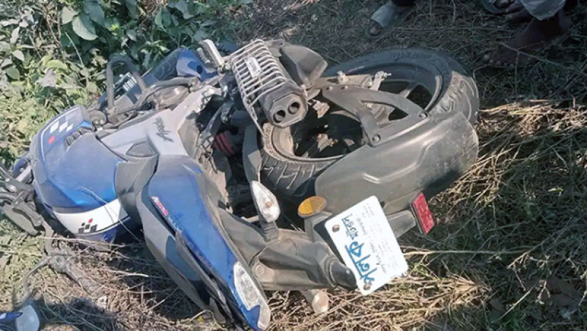 দুর্ঘটনা কবলিত মোটরসাইকেল