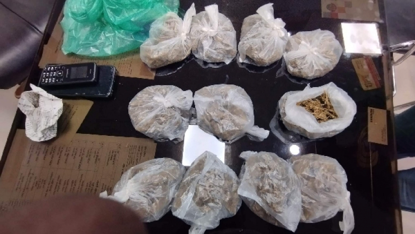 ১২ প্যাকেট গাঁজাসহ রাবি চার শিক্ষার্থী আটক