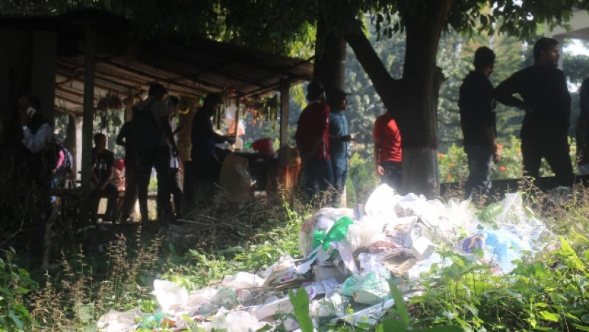 বিশ্ববিদ্যালয়ে ময়লার স্তুপ